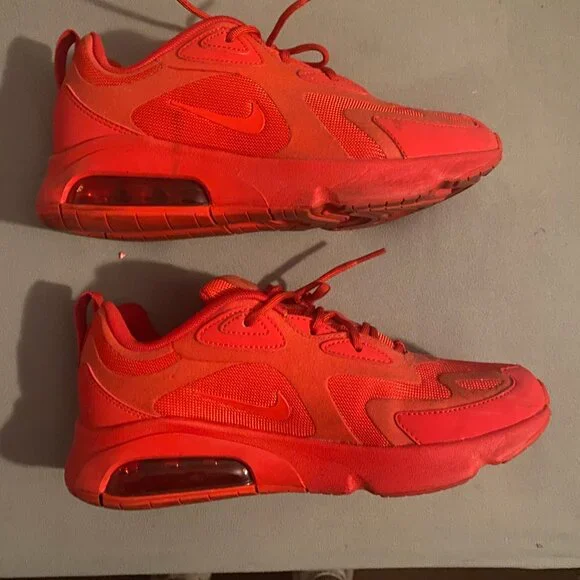 Nike Women's Air Max 200 in University Red / University Red US 8 - Picture 2 of 3